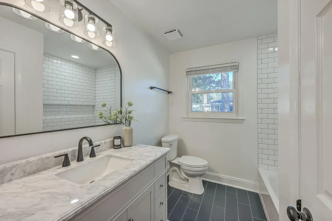 Contemporary Bathroom Suite with Mixed Textures